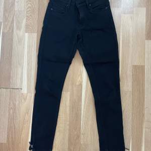 Svarta skinny ankle jeans