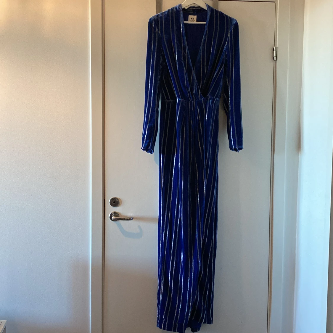 Blå långklänning från H&M Studio - 90