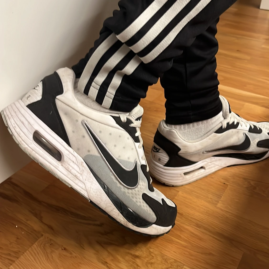 Nike Air Max sneakers i svart och vit - 90