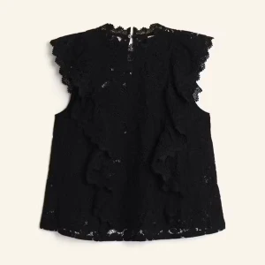 Svart spetsblus - Säljer en jätte fin spets blus, då den aldrig kom till användning. Perfekt till festliga tillfällen eller en vanlig vardag❣️köpte för 459