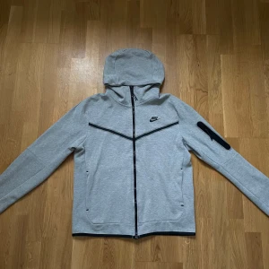 Nike Tech Fleece Grå M - Nike Tech Fleece Grå Perfekt skick  Storlek M
