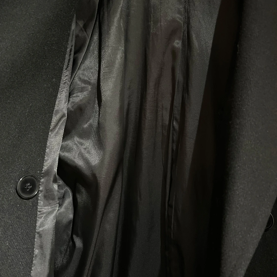 Svart lång kappa från Weekday - 92