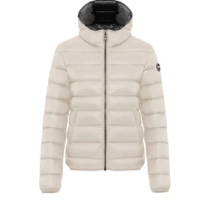 Vit dunjacka från Colmar - Säljer en snygg vit dunjacka från Colmar. Storlek xs! Den är använd i 2 år och den har lite defekter där av blir priset billigare! Pris: 2000 kr men det kan diskuteras 🥰