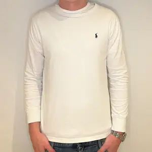 Ralph lauren tröja | Skick: 9,5/10 | Size - L (passar S-M) | Fraktar via postnord eller instabox på köparens bekostnad | Hör av dig vid minsta fråga eller fundering // RDL