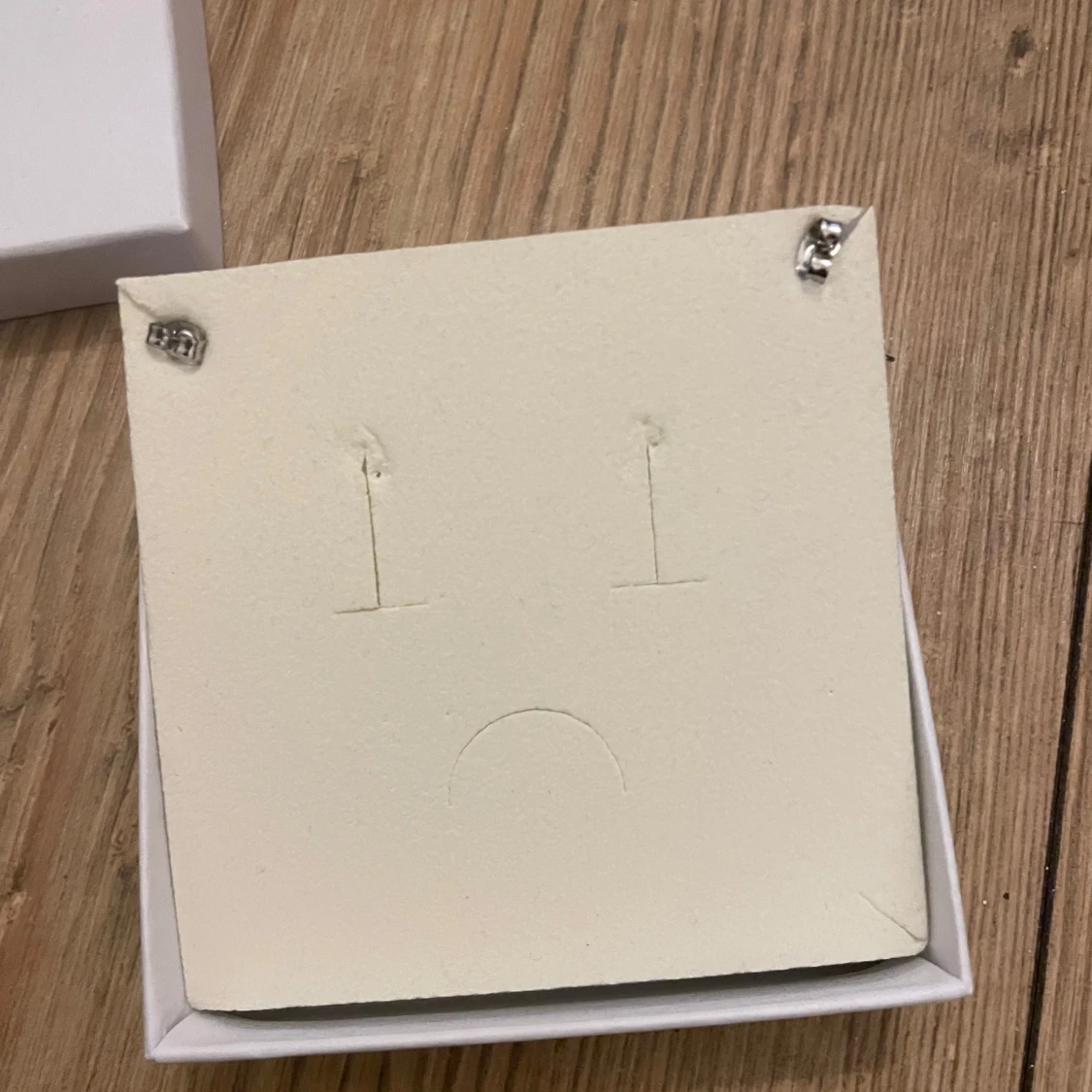 Silverfärgade örhängen från Ioaku - 92