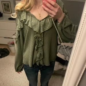 Zara blus  - Jättesöt långärmad blus från zara 