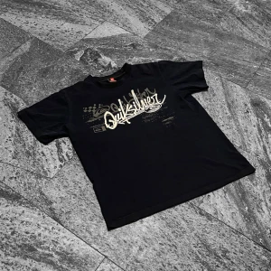 Quiksilver Y2k t-shirt  - Mörkblå/Svart Quiksilver t-shirt med tryck. Storlek: L 