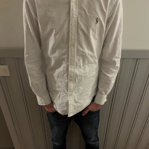 Ralph Laurent Skjorta - Säljer denna Ralph Laurent skjortan | Cond: 9/10 | Storlek: Small | Pris: 499. Hör av er vid fler frågor 🙌