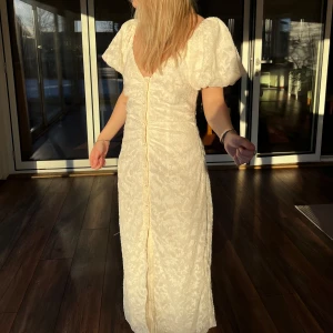 Studentklänning - Superfin långklänning som jag hade på min mottagning!😍 Sanna Deman Jörviks kollektion med Nelly, som inte säljs längre vad jag vet!⭐️