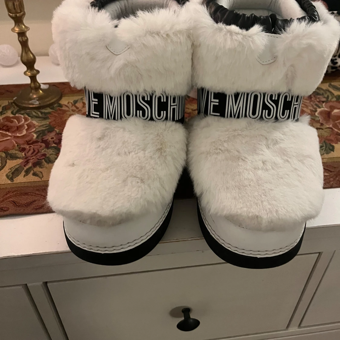 Vita pälsiga boots från Love Moschino - 91
