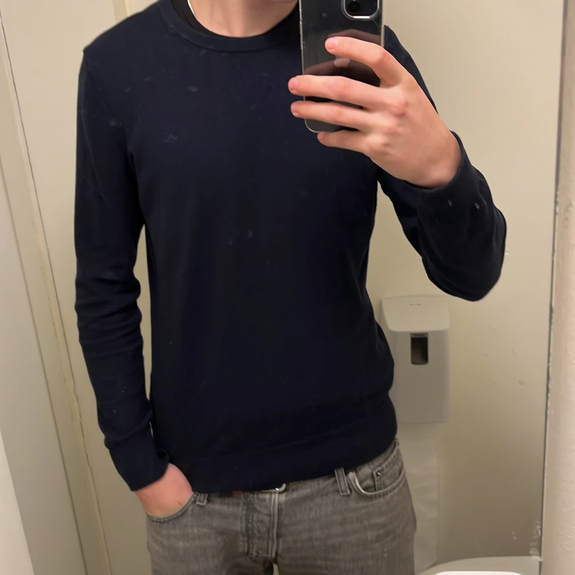 Mörkblå tröja från J.Lindeberg