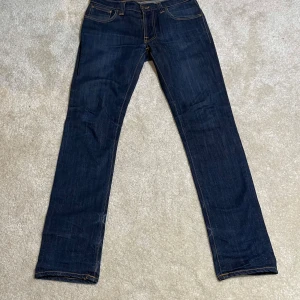 Nudie jeans thin finn  - Hej, säljer ett par nudie jeans i modellen thin finn, storlek W30/L34. Skick 8/10.