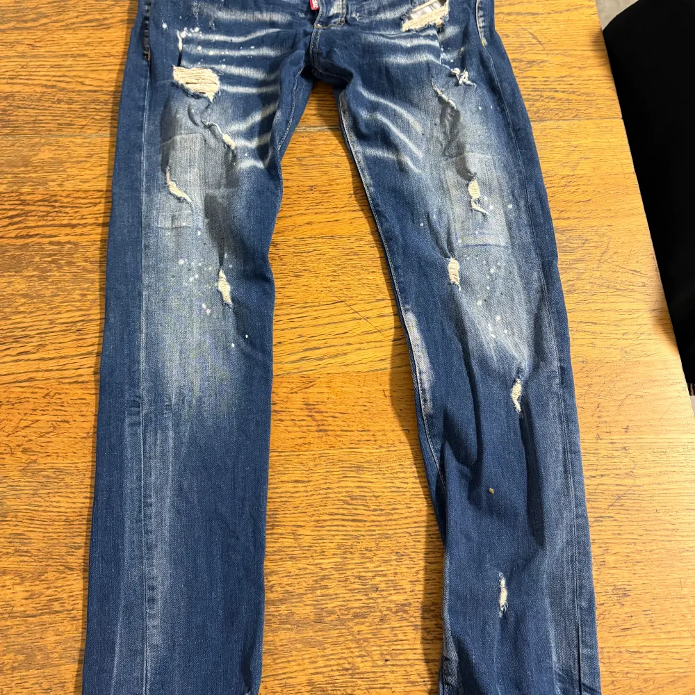 Framförallt storlek 46, en storlek 48 och Pierre Balmain storlek 31. Allt är äkta, säljer då jag har bytt stil och vill köpa kläder.. Jeans & Byxor.