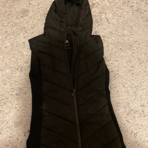 Väst - Svart väst från zara