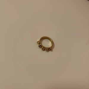 Jättefin guldig Edblad ring🥰 - Fin taggig Edblad ring i Stl M. 🔥