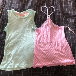 gulliga linnen😋 - två gulliga linnen i rosa o blå, den ena är storlek 36 och andra 12-13y men skulle säga att dom är mer som en xs❤️i bra skick. tvättas före det skickas!