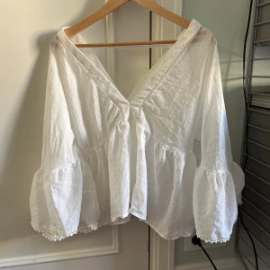 Blus - Endast borttagen lapp!💕🤍storlek S