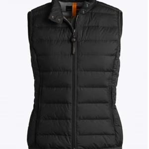 Parajumper väst XS - Bra skick Använd ett par gånger. Pris kan diskuteras vid snabba affärer. Kan skicka den på post eller  mötas i Göteborg (: