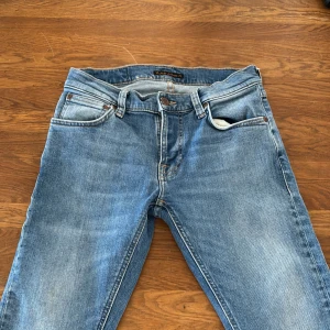 Nudie jeans  - Säljer då dem inte passar mig. Dem har inga defekter som jag vet. 