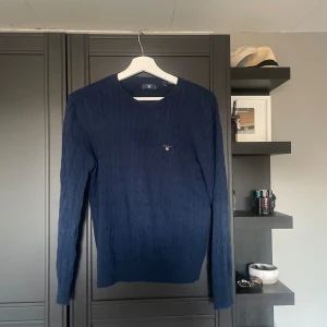 Cable knit sweatshirt gant  - En snygg cable knit sweatshirt från gant i ett mycket bra skick