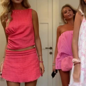 Zara set - Såå snyggt set!! Köp både kjolen o toppen för 500kr eller separat för 250kr💓💓💓