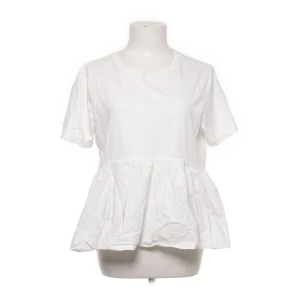 Volang topp ZARA - Vit volang topp från zara i gott skick! 