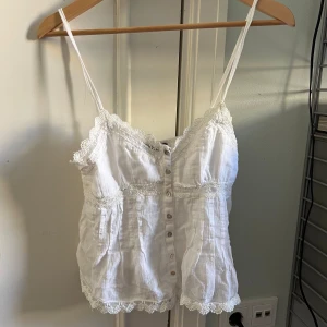 Topp - Vit topp. Aldrig använd🤍