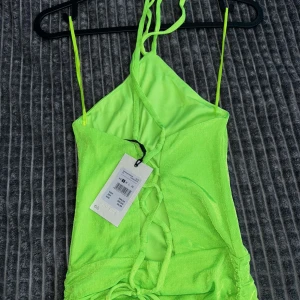 Beige Steps X2 Cotton Style strumpor - Säljer ett par beige Steps X2 Cotton Style strumpor från märket C. Strumporna är i storlek 36-38 och är designade för att vara osynliga i skorna. Perfekta för vardagsbruk och gjorda av bekvämt bomullsmaterial.