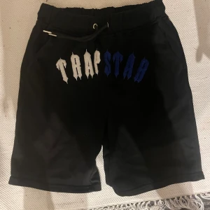 Trapstar set - Säljer trapstar set hela för 800 individuella par 400 då helt nya fraktar inte utan för västar götaland