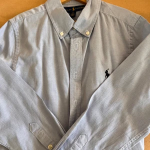 Ralph Lauren skjorta  - Oxfordskjorta ljus blå 