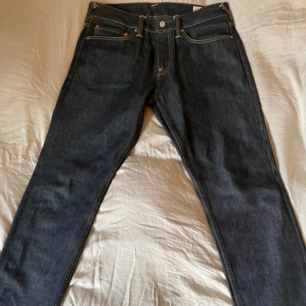 Evisu jeans Daicock print. Strl 31 - omsydda till ca W30. Knappt använda (4-5 ggr), väldigt bra skick 9/10. Pm för mer info!. Jeans & Byxor.