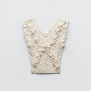 Zara topp - Nu säljer jag min zara topp i och med att den inte kommer till andvändning. Den är i väldigt bra skick. Pris kan diskuteras ❤️