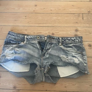 Lågmidjade jeansshorts  - Snygga lowwaist jeansshorts i nice tvätt!💕💕