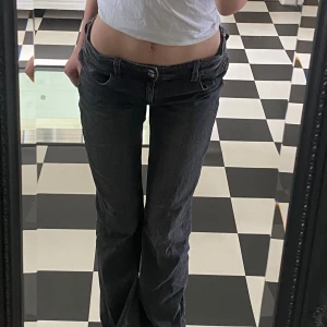 Bootcut jeans - Snygga bootcut jeans som använts få gånger. Är i bra skick💗