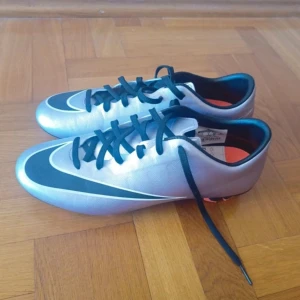 Nike mecurial  - Nike mecurial fotbollsskor i storlek 40.