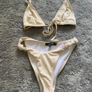Bikini missguided - Säljer denna bikini, använd Max 2-3 gånger, överdel stl 36, underdel stl 34
