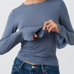 Gina Tricot Soft touch  - Blå soft touch crew neck top från Gina tricot med slits i ärmarna, storlek xs använd ett fåtal gånger och är i väldigt fint skick💗  Köptes för 229kr säljer för 150kr