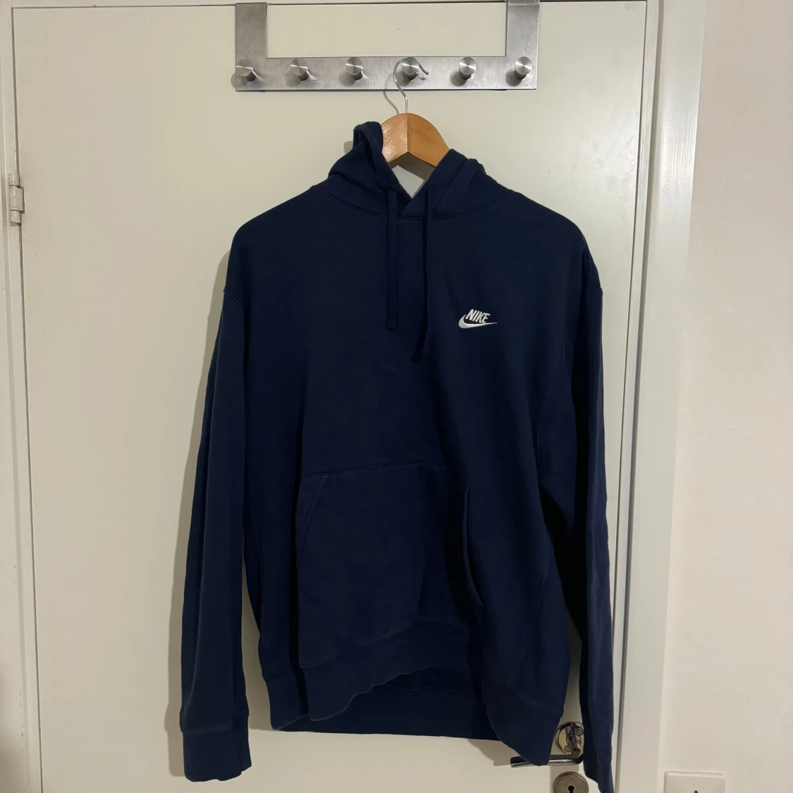 Mörkblå hoodie från Nike