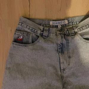 Ljusblå Big Boy jeans - Säljer dessa ljusblå jeans från Big boy/polar skate co. De är i jätte fint skick och bara använda några gånger. Älskar dem men säljer pga att de inte kommer till användning då det inte är min stil längre. 