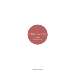 Viktiga ord (bok, danskt band) - Tänk om / det finns / gyllene ord; / tunnlar / till runda / lagarMatthis Kempe-Bergmans skönlitterära debut Postsanning (2021) var en poetisk men vetenskapligt kopplad uppgörelse med sanningsbegreppet. Nu kommer uppföljaren: diktsamlingen Viktiga ord.Ett huvudspår i de fyrtio dikterna rör identitet och trygghet. Ett annat kärlek och förlust. I botten finns ofta, med högaktuell (och uråldrig) filosofi som inspiration, frågor om språk och vetande. Vad är ord och språk? Hur får ord liv och mening? Vilka ord kan vi vila i, och växa, förlora och bli fria genom?    Format Danskt band   Omfång 84 sidor   Språk Svenska   Förlag Ekström &amp; Garay   Utgivningsdatum 2023-08-25   Medverkande Anders Wieslander   ISBN 9789189796928  