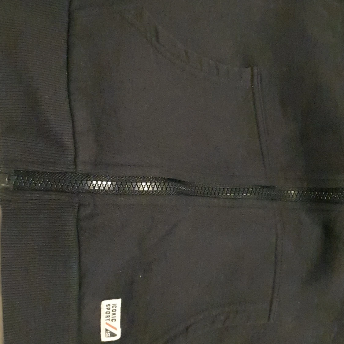 Svart hoodie med tryck - 91