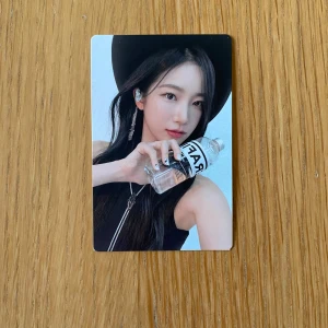 Kpop Lesserafim Kazuha Unforgiven photocard  - Officiellt Lesserafim Kazuha photocard från Unforgiven! Fint skick 