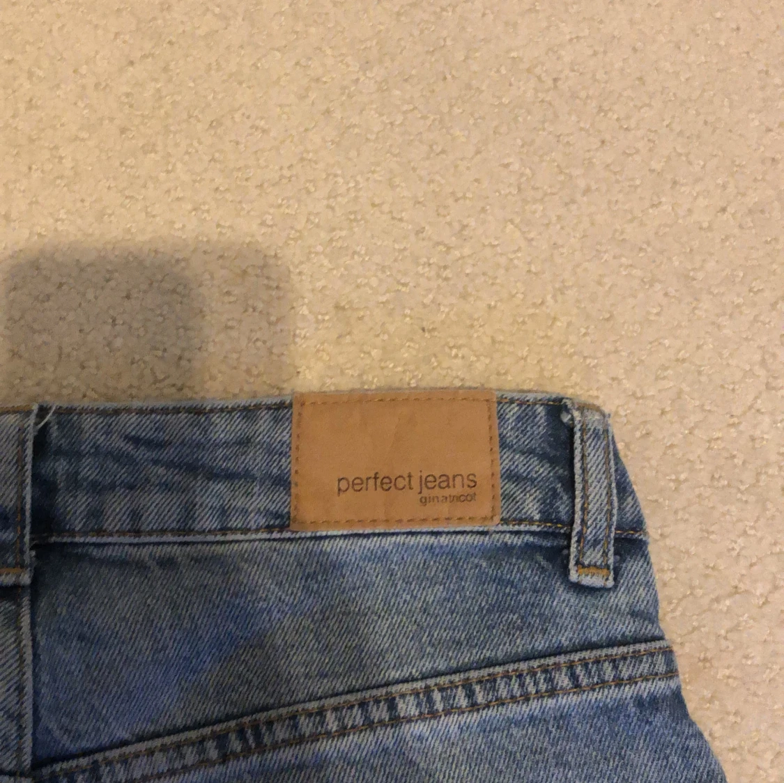 Blå jeans från Gina Tricot - 3