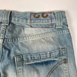 DONDUP GEORGE - Hej, nu säljer jag dessa Dondup jeans i grymt skick! Skicka ett dm om du har några frågor! 