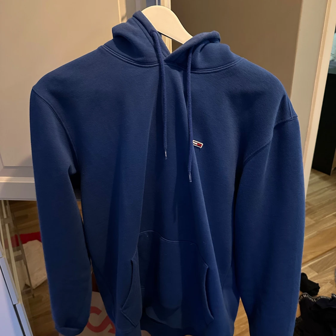 Blå hoodie från Tommy Hilfiger - 1