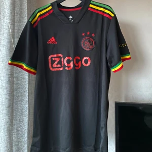Ajax tröja - Ajax tröja Bob Marley tribute kudus 20 på ryggen storlek: XL men sitter som en large