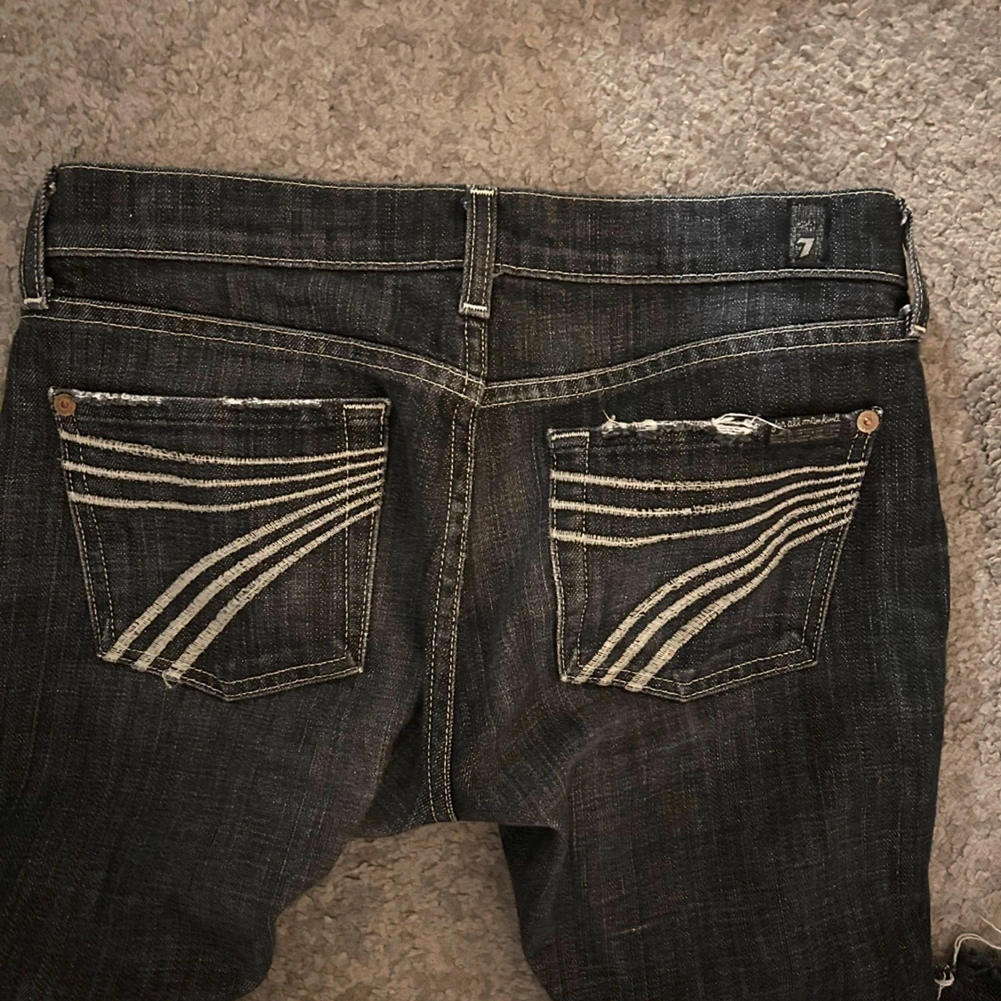 Lågmidjade svarta jeans💕 - 2