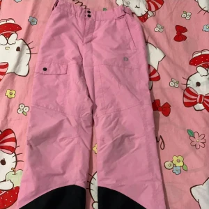 Barn Hangten rosa snöbyxor - tjocka snötåliga elastiska byxor för barn 146-152 cm