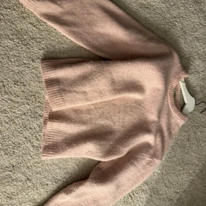 Rosa stickad tröja - Rosa stickad tröja från Gina Tricot använt fåtal gånger