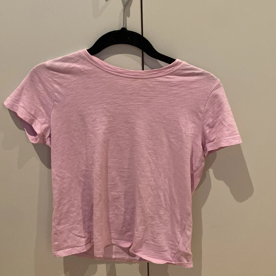 Två rosa t-shirts